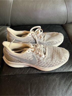 Nike Women’sShoes - Light Beige and Gray